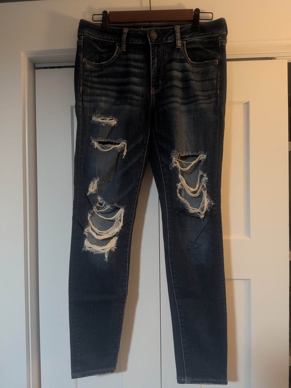 American Eagle Super Stretch Dark Faded Denim Ripped Jeans Size 10 Regular